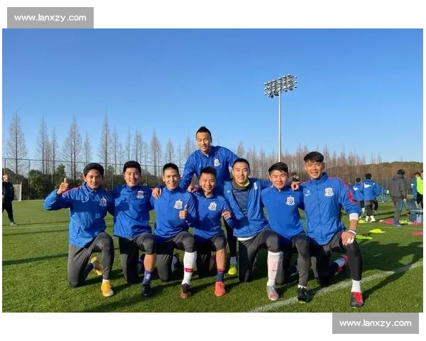 申花门将危机升级！薛庆浩四失球暴露青训断档，唐蒙支招卡恩式出击